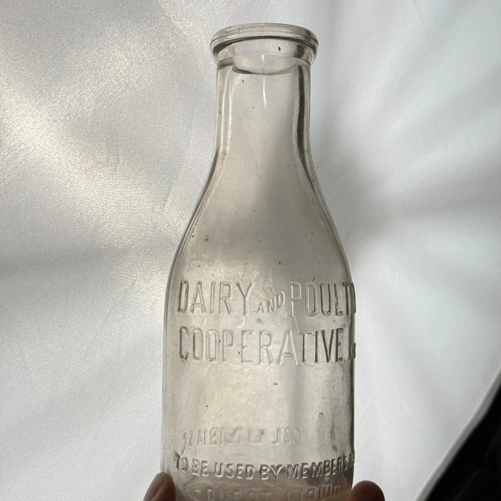 Vintage Dairy and Poultry Cooperative Inc Milk Bottle One Quart Columbia MS Good